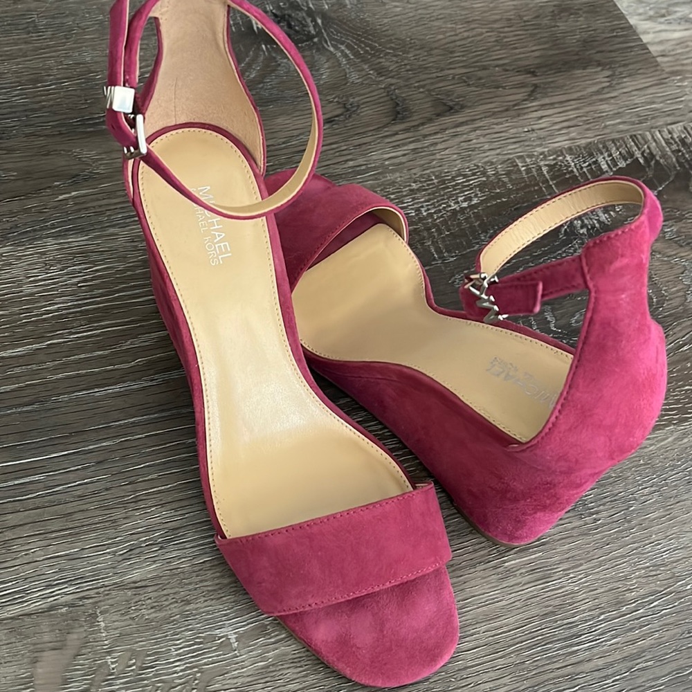 Short Purple Wedge